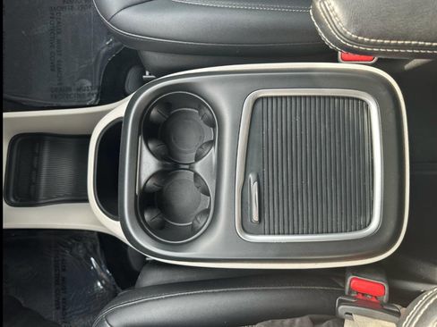 Used 2024 Chrysler Pacifica Touring-L image 22