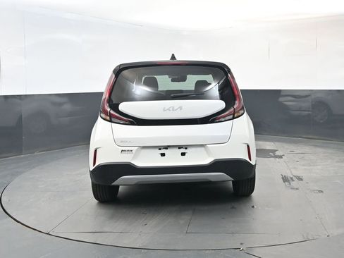 Used 2024 Kia Soul LX image 4