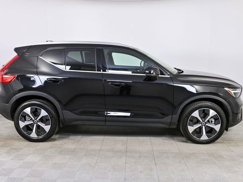 Used 2025 Volvo XC40 B5 Plus image 28