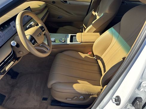 Used 2025 Genesis G80 2.5T Advanced image 9