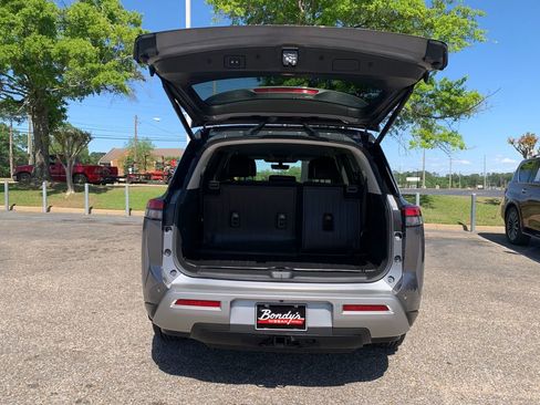 Used 2023 Nissan Pathfinder SL w/ Lighting Package (N92) FWD image 7