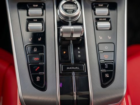 Used 2025 Aston Martin Vanquish image 22