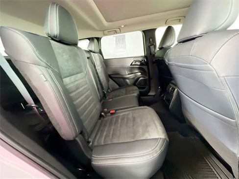 Used 2023 Mitsubishi Outlander SE image 25