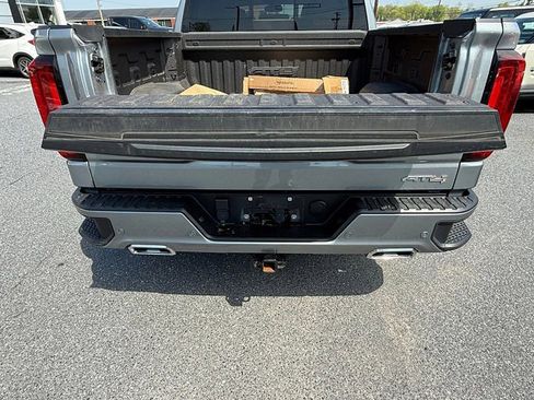 Used 2023 GMC Sierra 1500 AT4 w/ AT4 Premium Package AWD/4WD image 6