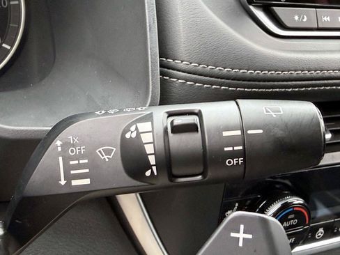 Used 2023 Nissan Rogue SV w/ SV Premium B Package AWD/4WD image 23