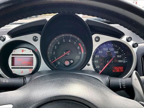 Used 2010 Nissan 370Z Touring image 12