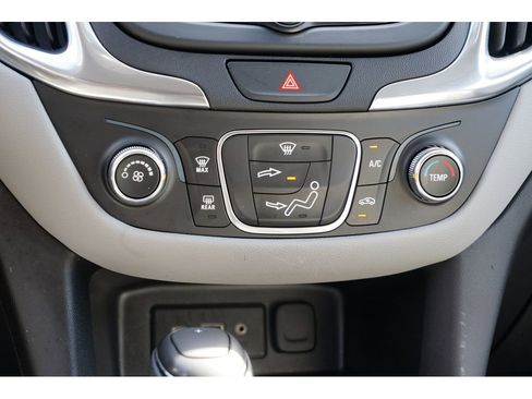 Used 2021 Chevrolet Equinox LS w/ LS Convenience Package image 26