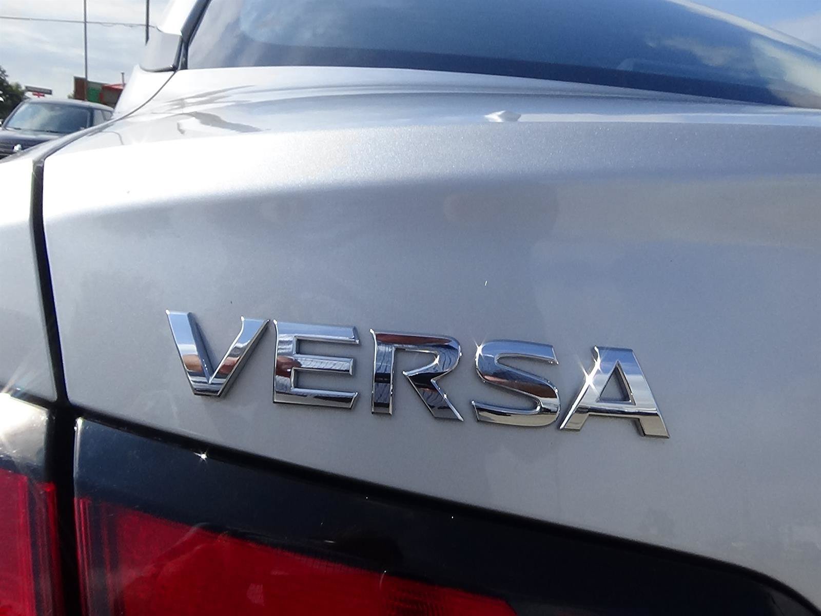 Used 2025 Nissan Versa SV FWD image 10