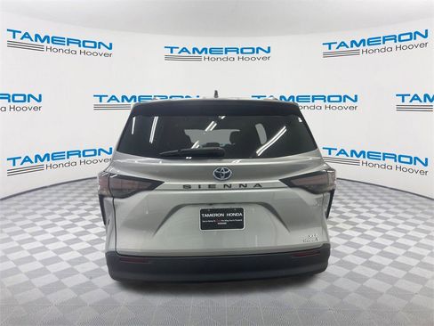 Used 2024 Toyota Sienna XLE image 4