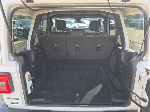 Used 2024 Jeep Wrangler Unlimited Sahara AWD/4WD image 17