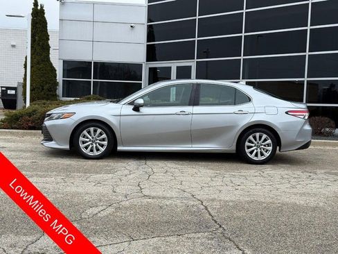 Used 2020 Toyota Camry LE image 6