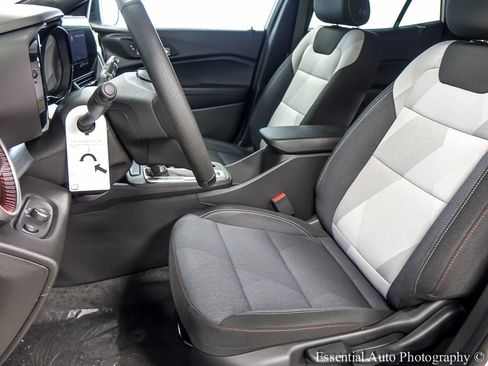 New 2026 Chevrolet Trax RS w/ Sunroof Package FWD image 9