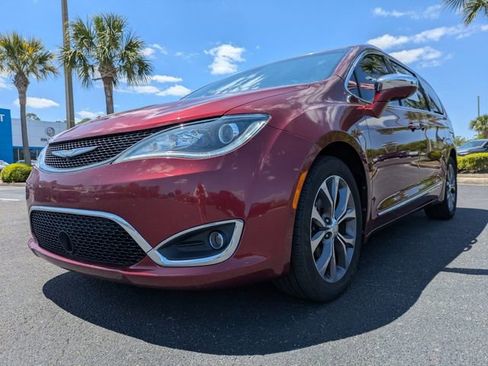 Used 2017 Chrysler Pacifica Limited FWD image 8