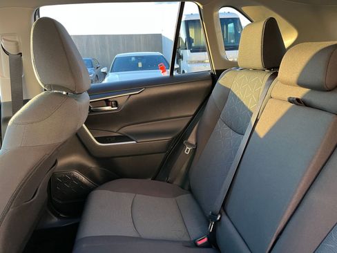 Used 2025 Toyota RAV4 XLE image 38