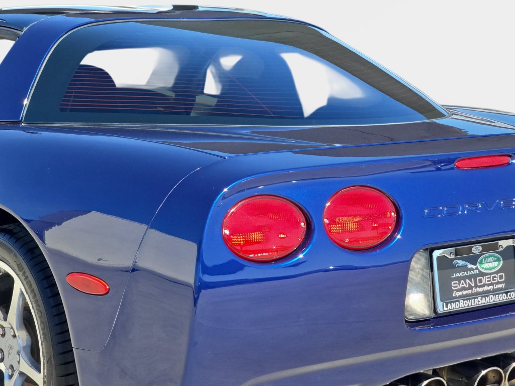 Used 2004 Chevrolet Corvette Coupe w/ Preferred Equipment Group RWD image 32