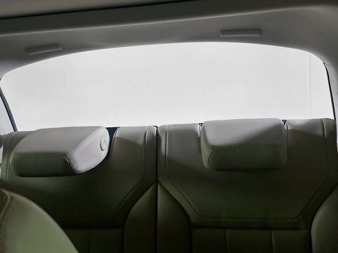 Used 2019 Land Rover Discovery HSE image 30