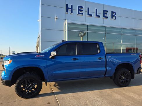 Used 2022 Chevrolet Silverado 1500 LT Trail Boss w/ Convenience Package II AWD/4WD image 3