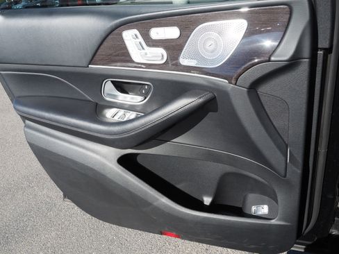 Used 2020 Mercedes-Benz GLE 450 4MATIC w/ Premium Package image 11