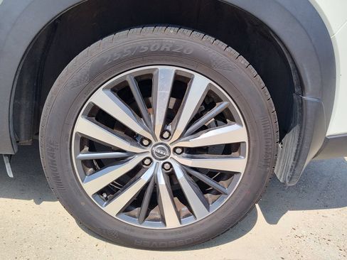 Used 2022 Nissan Pathfinder Platinum w/ Cargo Package FWD image 18
