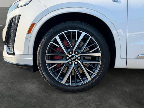 Used 2022 Cadillac XT6 Sport w/ Platinum Package AWD/4WD image 4