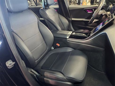 Used 2025 Mercedes-Benz C 300 4MATIC Sedan image 28
