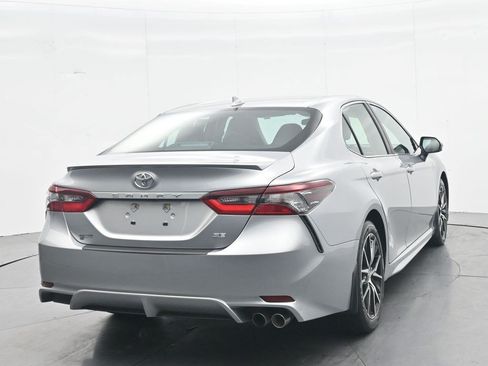 Used 2022 Toyota Camry SE FWD image 6