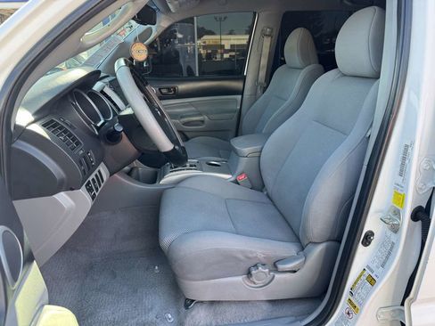 Used 2011 Toyota Tacoma PreRunner image 6