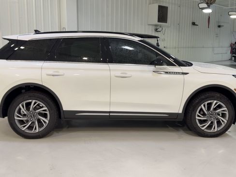 New 2026 Lincoln Corsair Premiere FWD image 2