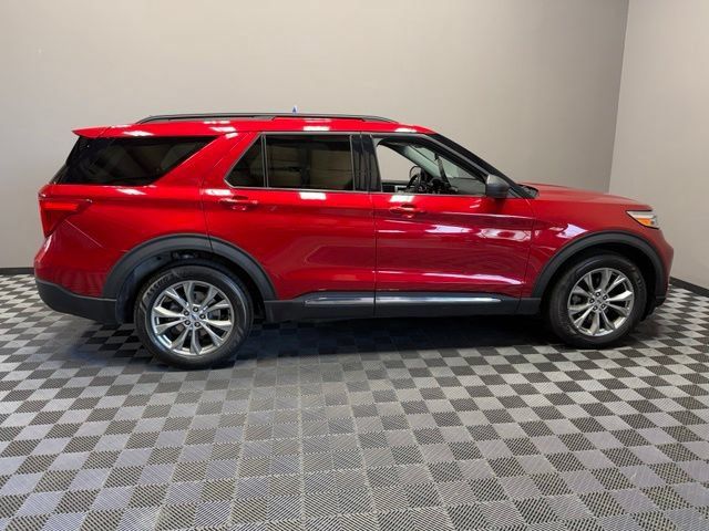 Used 2023 Ford Explorer XLT w/ Equipment Group 202A AWD/4WD image 7