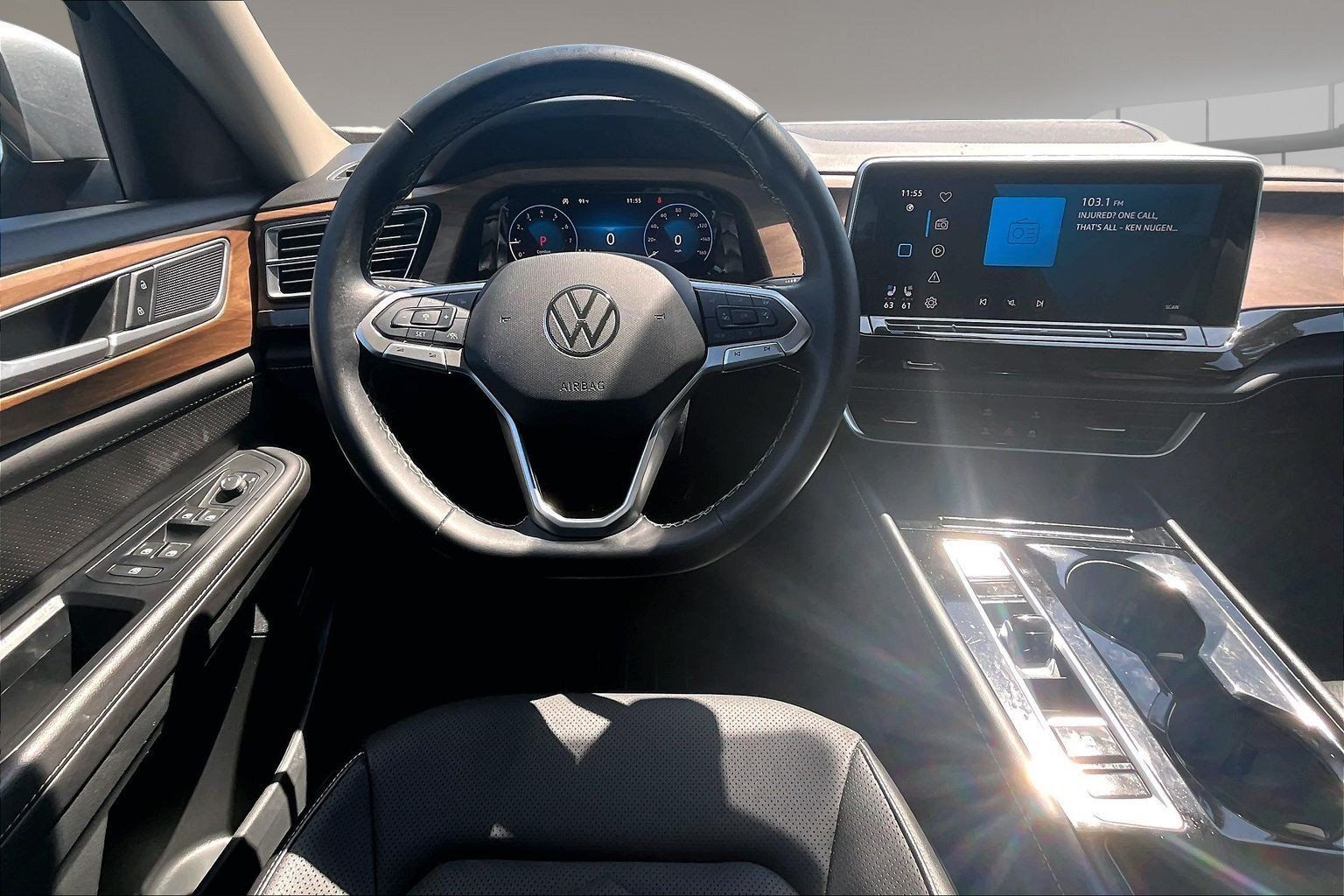 Used 2025 Volkswagen Atlas SE AWD/4WD image 9
