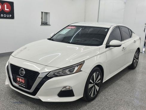 Used 2022 Nissan Altima 2.5 SV FWD image 3