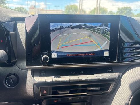 Used 2025 Toyota Camry SE FWD image 11