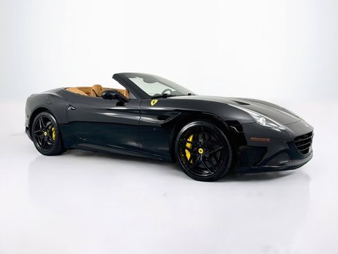 Used 2017 Ferrari California T RWD image 3