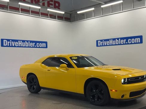 Used 2017 Dodge Challenger SXT w/ Driver Convenience Group RWD image 4