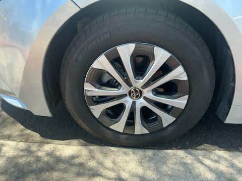 Used 2022 Toyota Corolla LE w/ Carpet Mat Package (TMS) FWD image 25