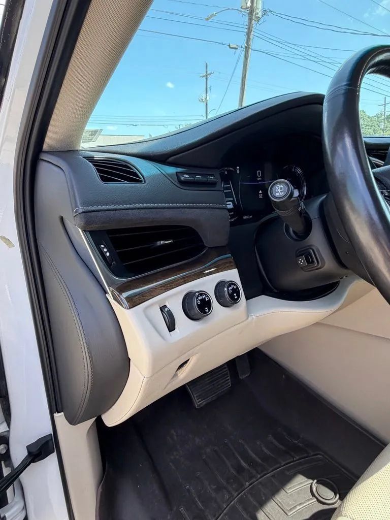 Used 2020 Cadillac Escalade ESV Premium Luxury AWD/4WD image 17