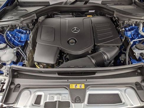 Used 2025 Mercedes-Benz GLC 300 4MATIC image 17
