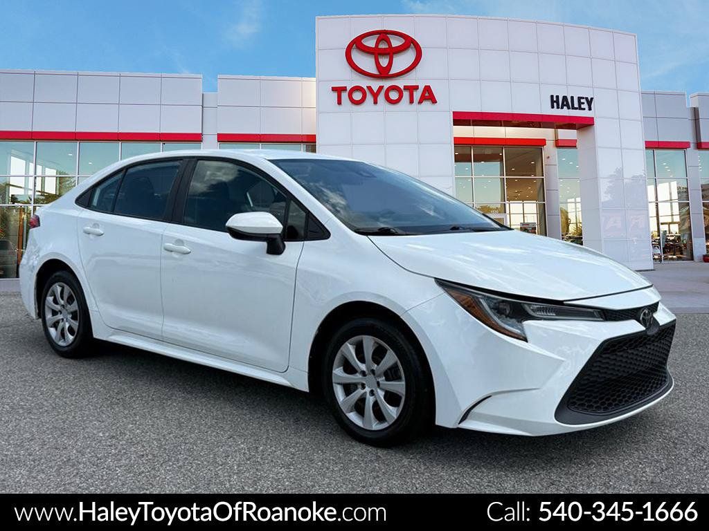 Used 2022 Toyota Corolla LE FWD image 1