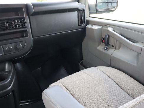 Used 2023 GMC Savana 3500 LT w/ LT Preferred Equipment Group RWD image 13