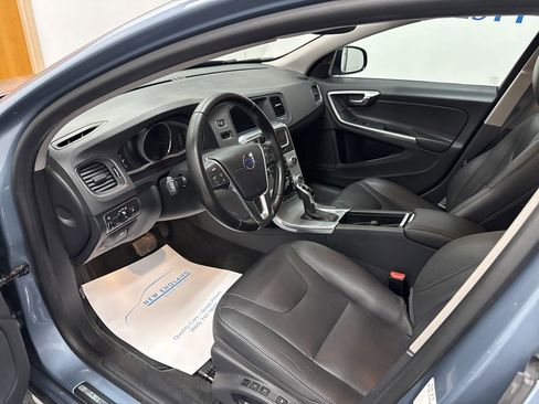 Used 2018 Volvo V60 T5 Cross Country w/ Convenience Package image 6