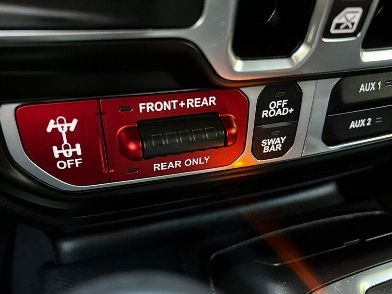 Used 2022 Jeep Gladiator Rubicon w/ Trailer Tow Package AWD/4WD image 33