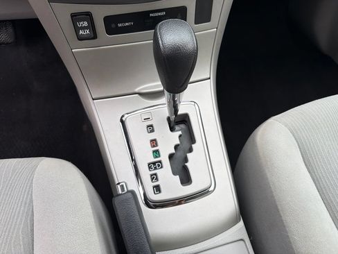 Used 2013 Toyota Corolla LE FWD image 18