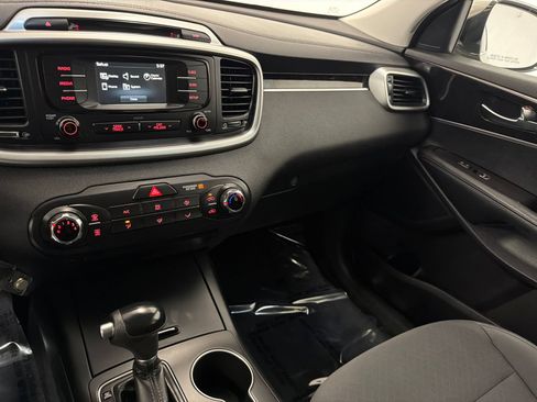 Used 2016 Kia Sorento LX AWD/4WD image 25