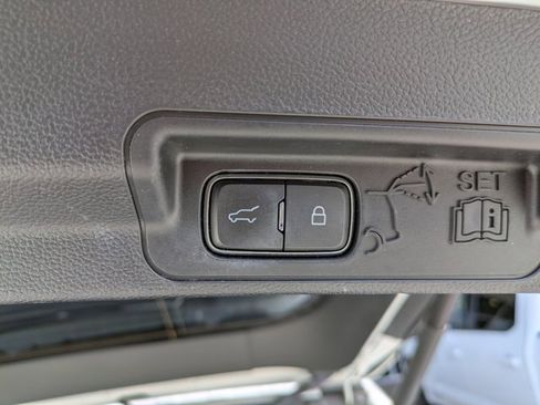 Certified 2021 Ford Explorer XLT w/ Equipment Group 202A image 21