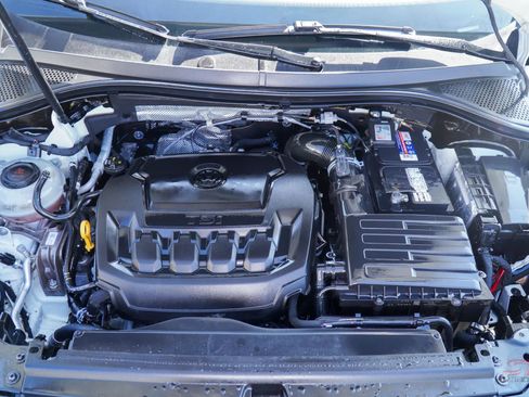 Used 2018 Volkswagen Tiguan SE w/ Panoramic Sunroof Package image 11