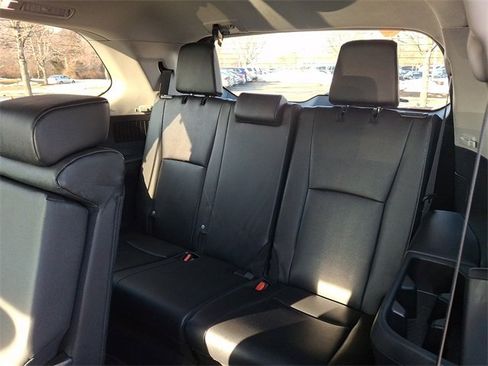 Used 2024 Toyota Grand Highlander AWD image 11