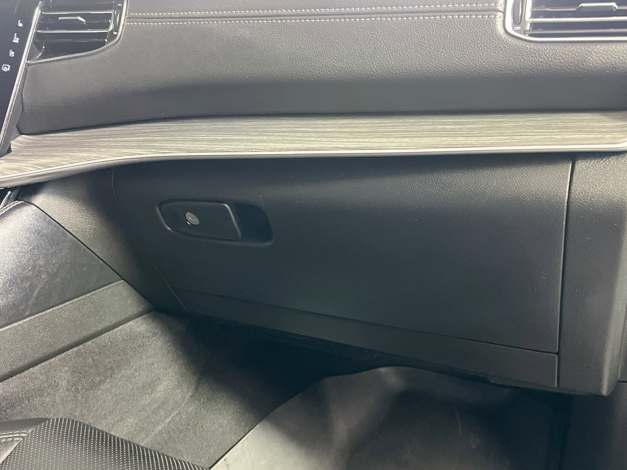 Used 2024 Jeep Wagoneer Series II w/ Flexible Seating Group RWD image 34