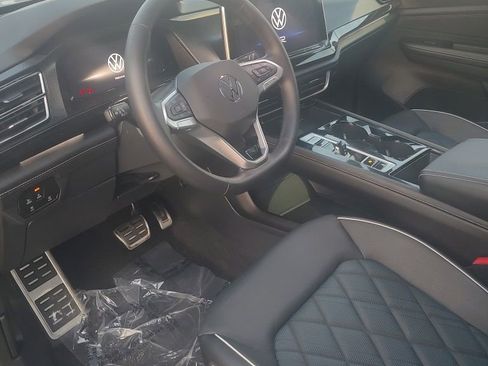 Used 2025 Volkswagen Atlas Cross Sport SEL Premium R-Line AWD/4WD image 5