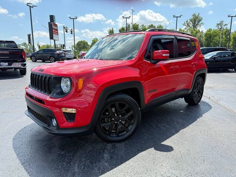 Used 2019 Jeep Renegade Altitude w/ UConnect 8.4 Nav Group FWD image 3