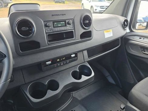 Used 2025 Mercedes-Benz Sprinter 2500 image 35